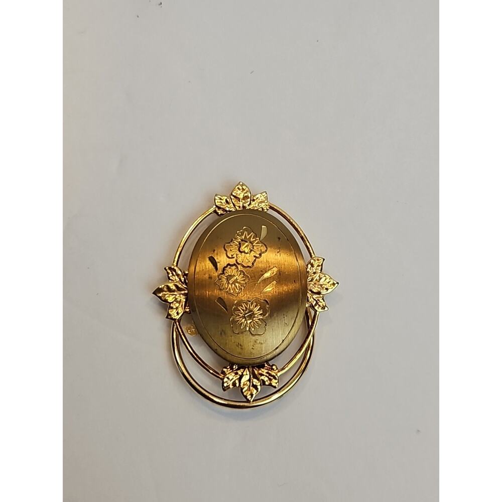 Vintage Jeri Lou Scarf Clip Satin Gold Tone Finish Diamond Cut Floral Motif 1.5"